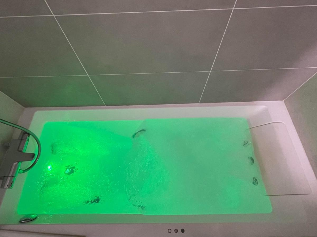 Charmant Logement Avec Jacuzzi 망트라졸리 외부 사진