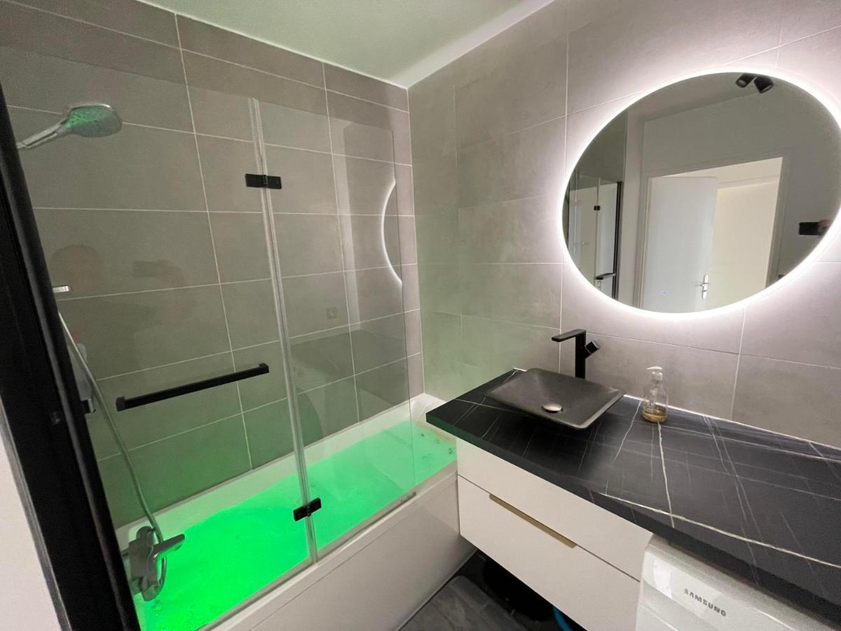 Charmant Logement Avec Jacuzzi 망트라졸리 외부 사진